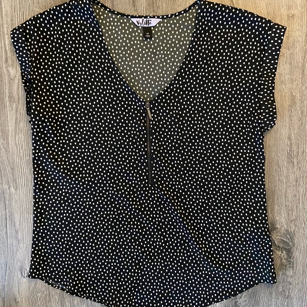 Vylette Black & White Polka Dot V-Neck Zipper Blouse